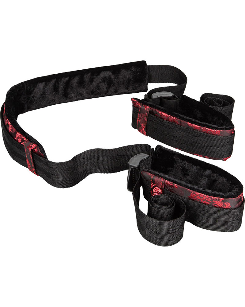 Restricciones de eslingas de amor de escándalo