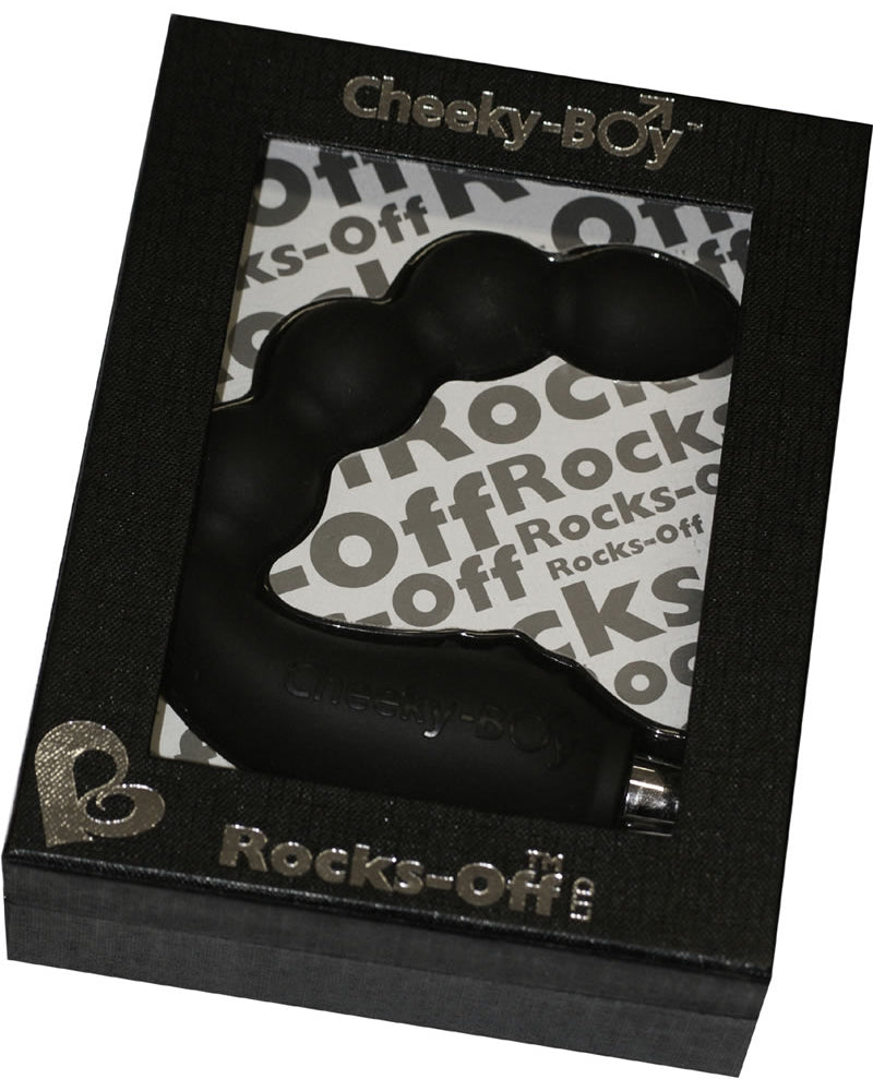 El chico descarado se luce con el negro