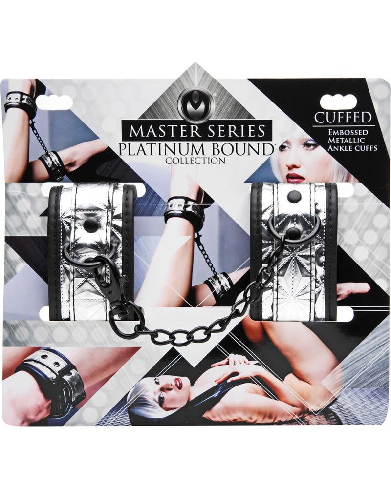 Puños de tobillo metálicos con adornos y puños