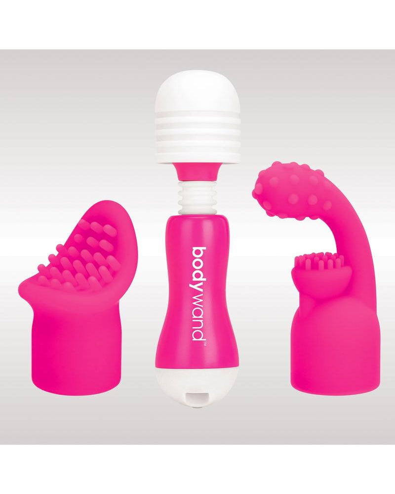 Mini masajeador recargable Bodywand de silicona con dos accesorios, color rosa